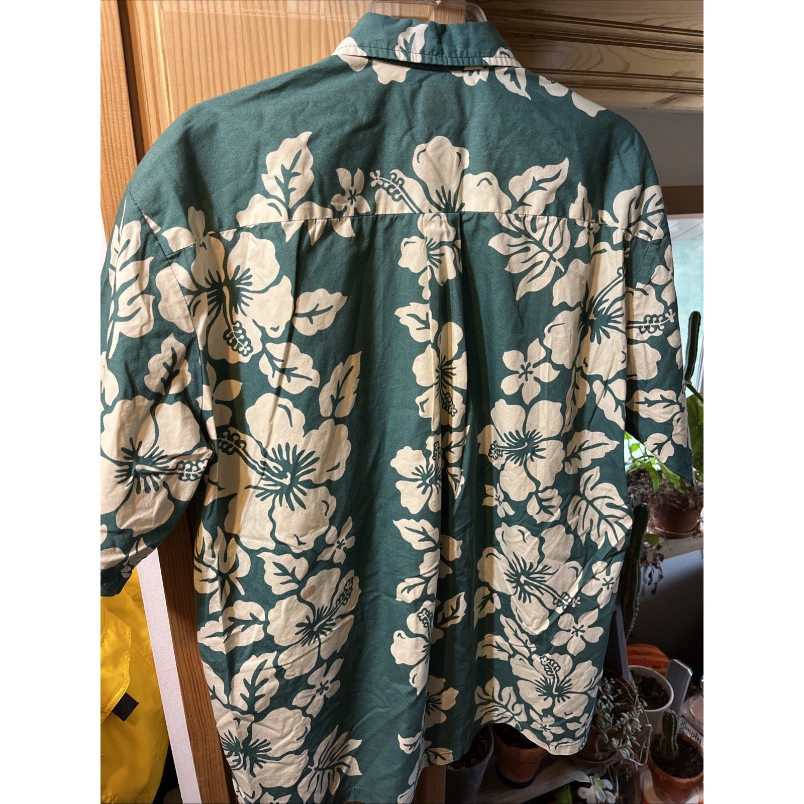 Cooke Street Honolulu Men’s L Green Floral SS Button Down Cotton Hawaiian Shirt