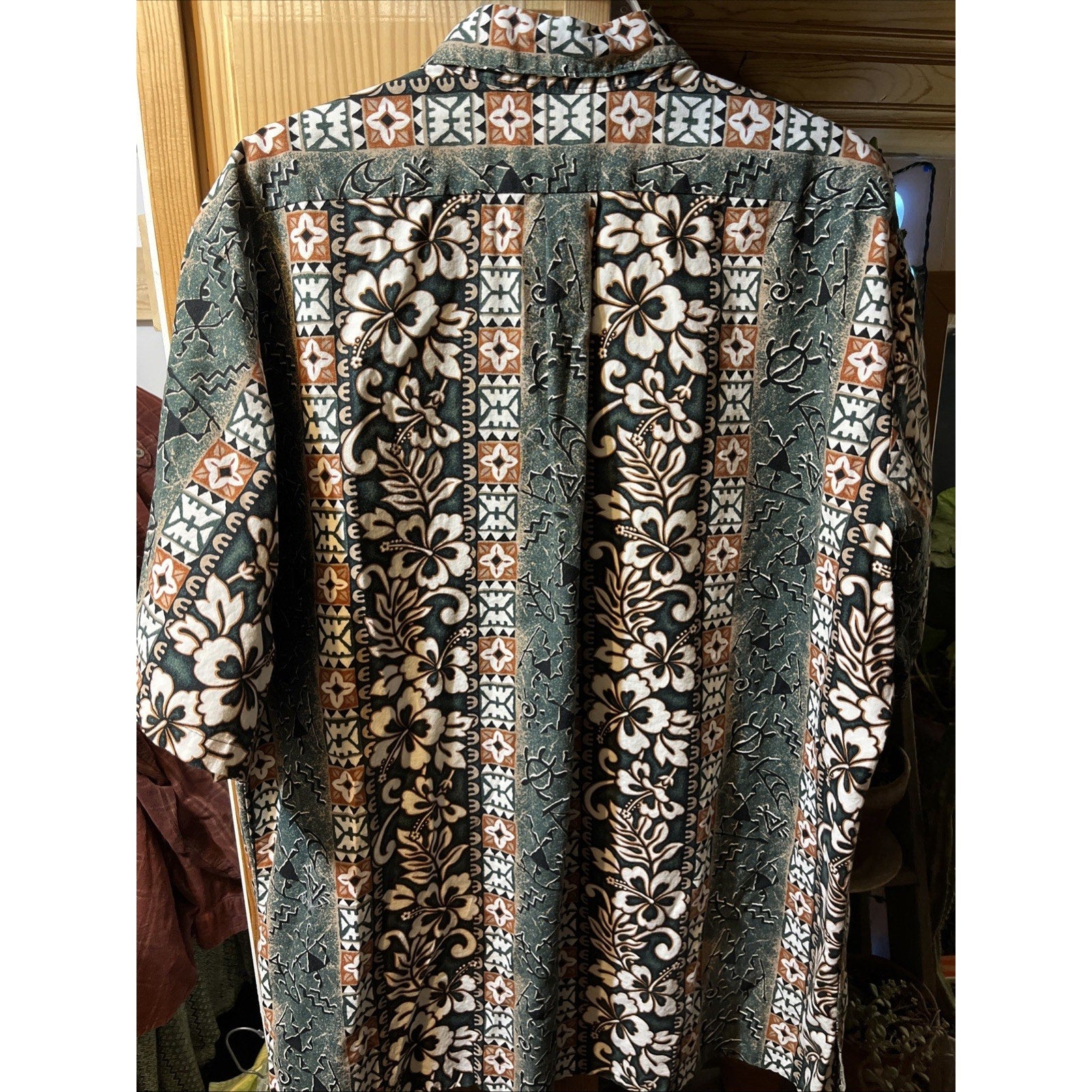 Malihini Vintage Men’s XXL Green Tribal Short Sleeve Button Up Hawaiian Shirt