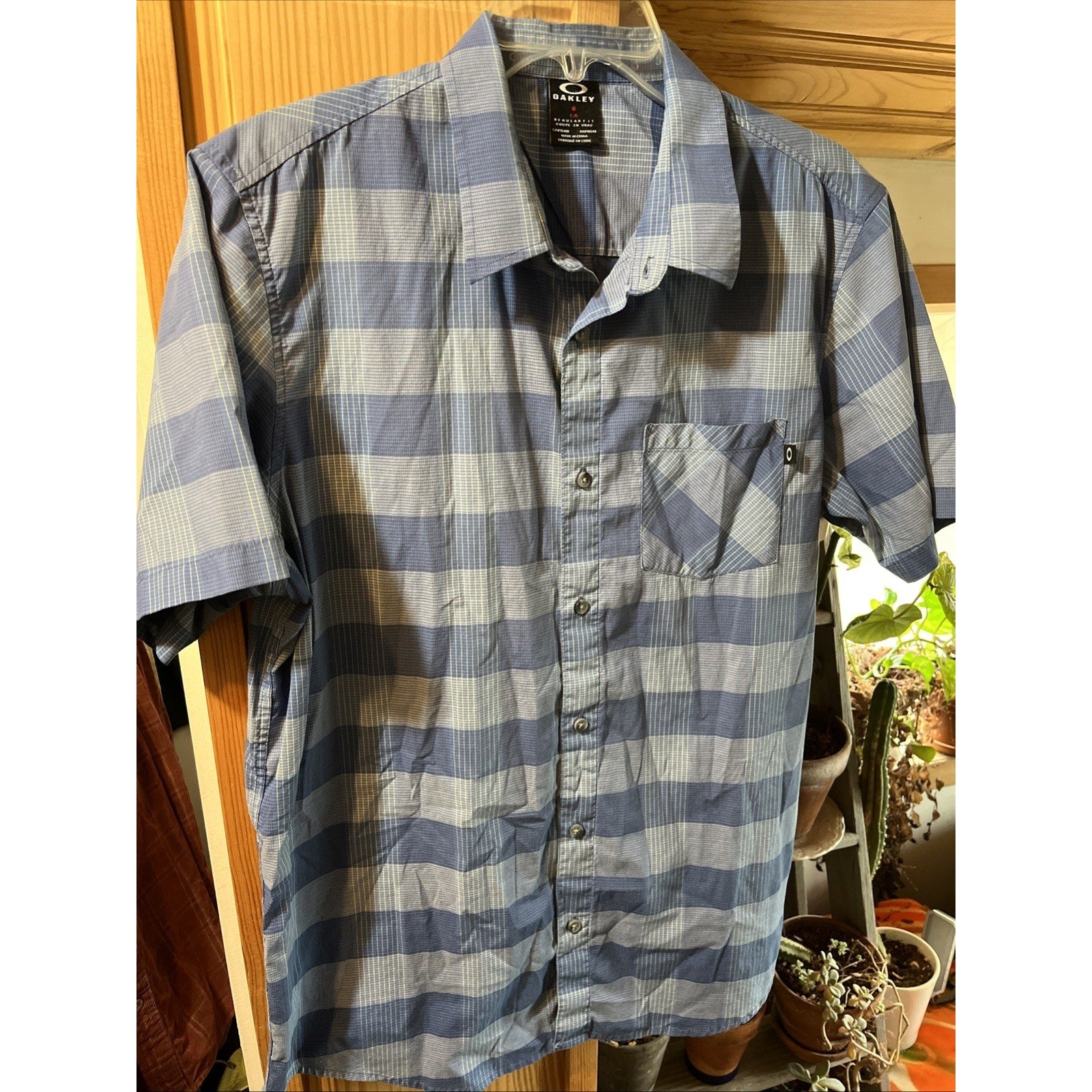Oakley Shirt Mens Blue Casual Large Short Sleeve Button Up Plaid Hiking Fishing