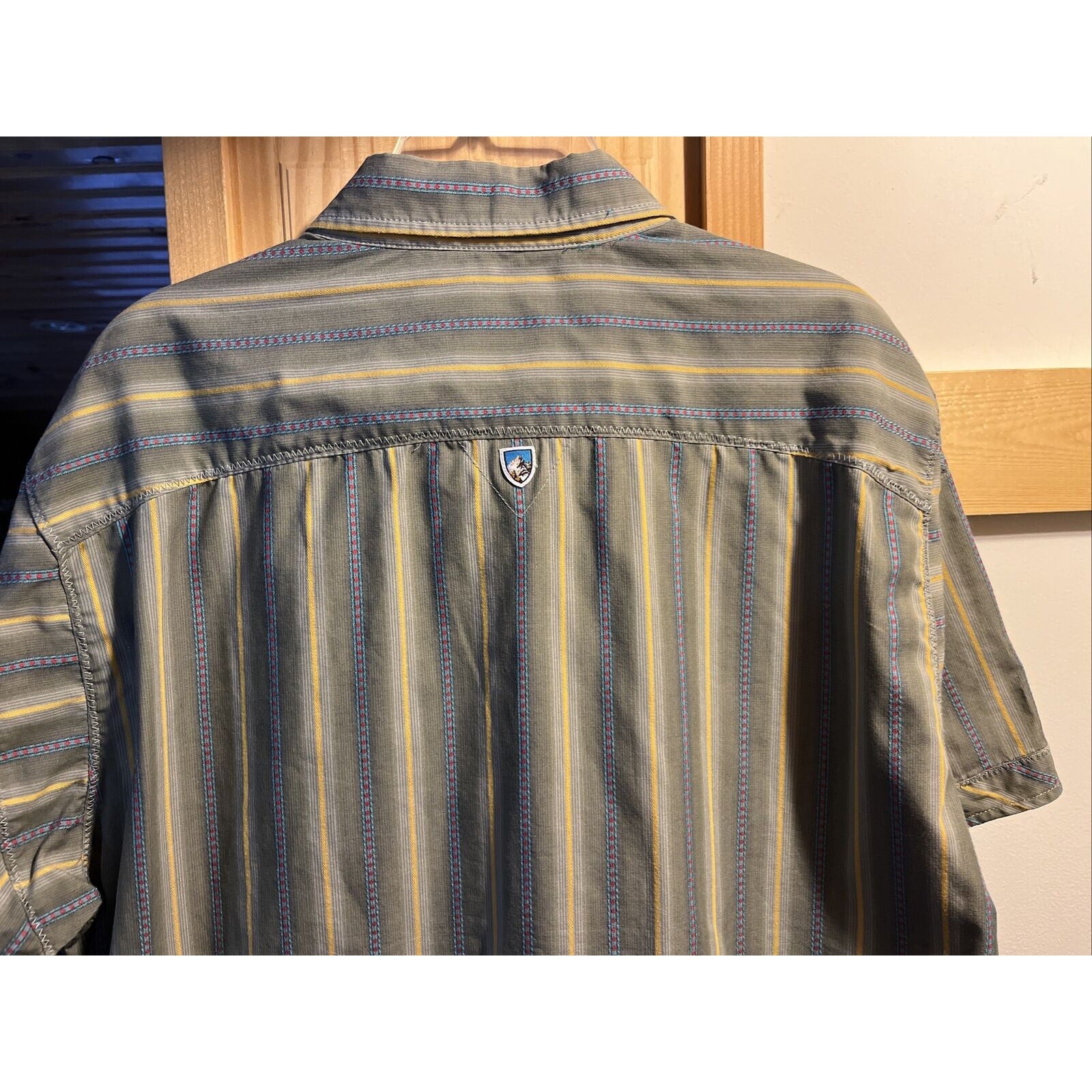 Kuhl Men's Sz L Gray Striped Button Down Short Sleeve Pocket Cotton Poly Shirt