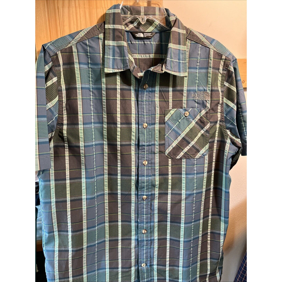 The North Face Men’s Shirt L Blue Plaid Button Up Short Sleeve Pocket Hiking EUC