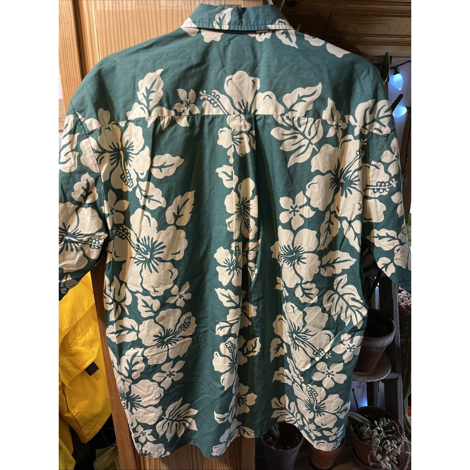 Cooke Street Honolulu Men’s L Green Floral SS Button Down Cotton Hawaiian Shirt