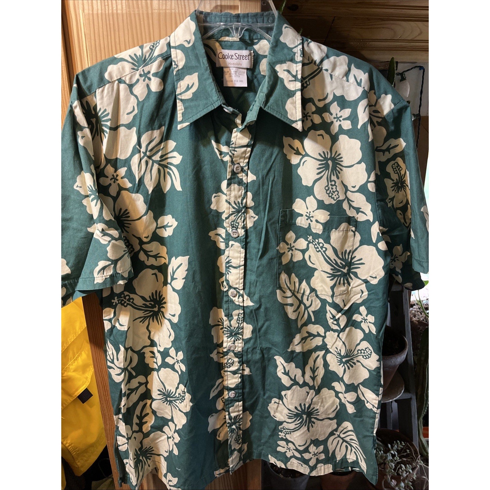 Cooke Street Honolulu Men’s L Green Floral SS Button Down Cotton Hawaiian Shirt