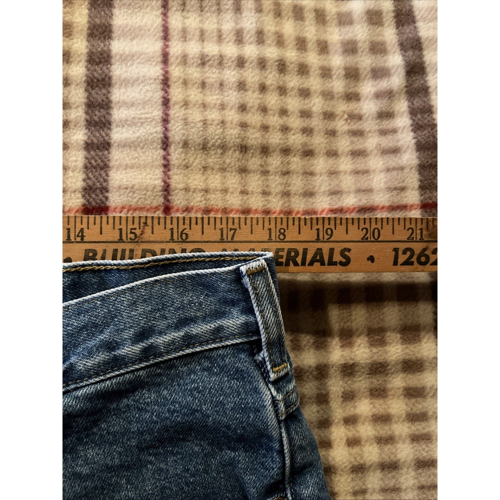 Carhartt B17 Jeans Men’s 36x34 Denim Med Wash Workwear Travel Outdoor Blue Cotton