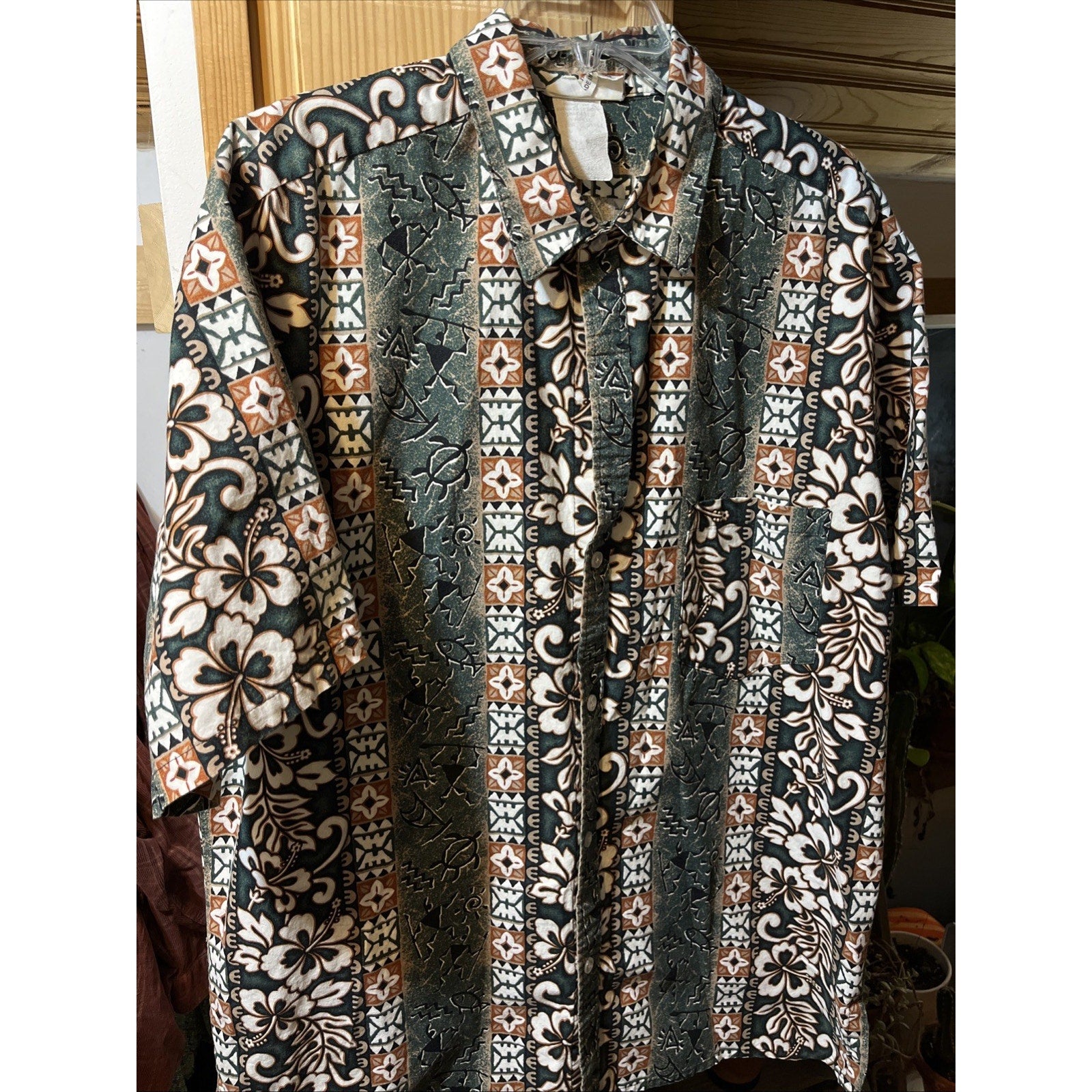 Malihini Vintage Men’s XXL Green Tribal Short Sleeve Button Up Hawaiian Shirt