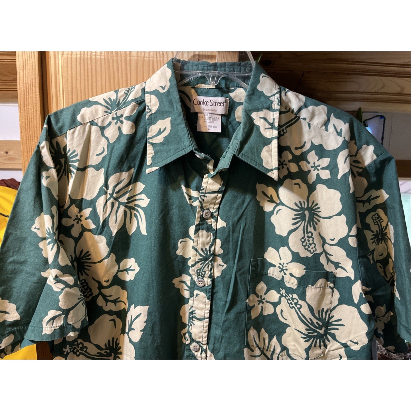 Cooke Street Honolulu Men’s L Green Floral SS Button Down Cotton Hawaiian Shirt