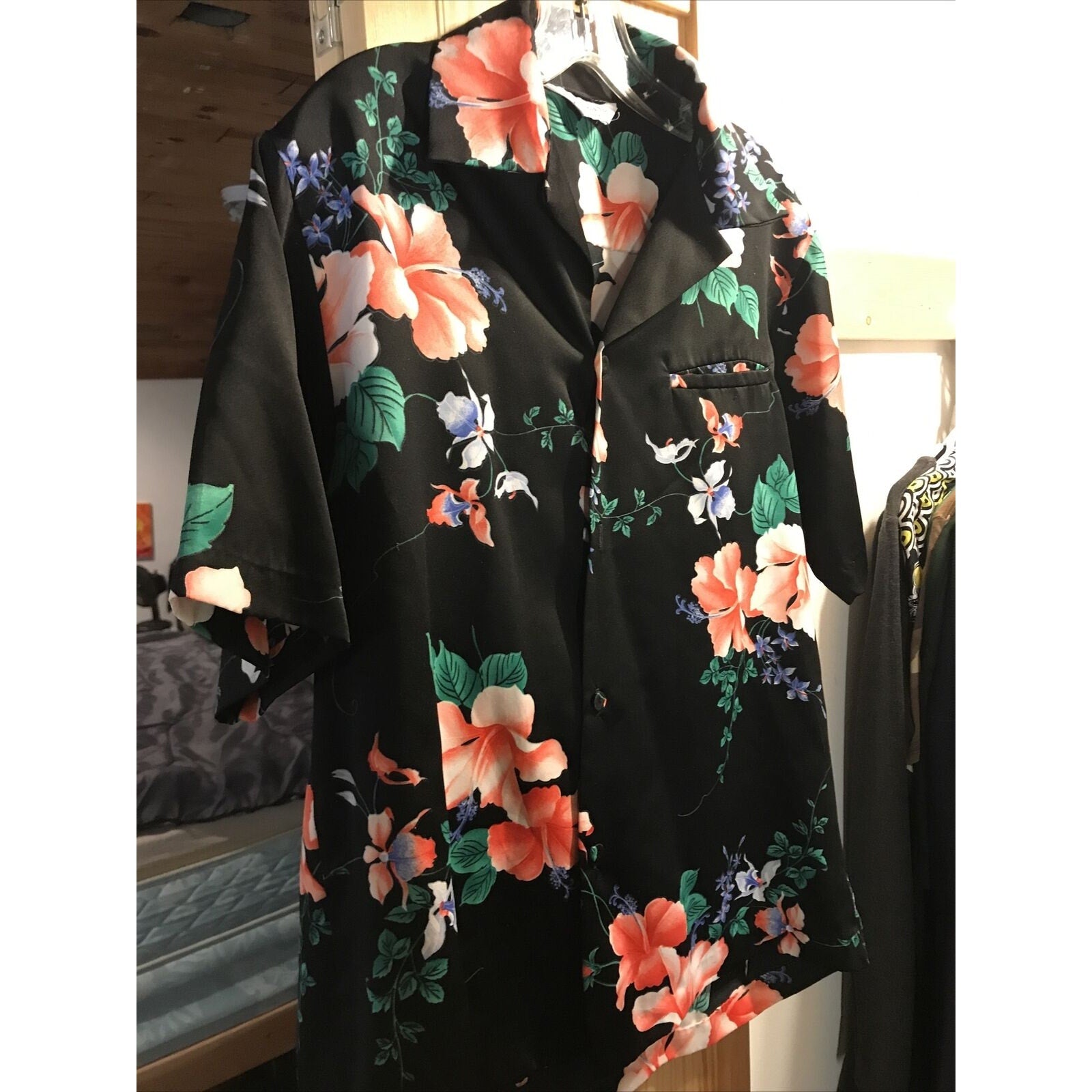 Hawaii Nei Honolulu Vintage Men’s L Black Floral Short Sleeve Button Shirt