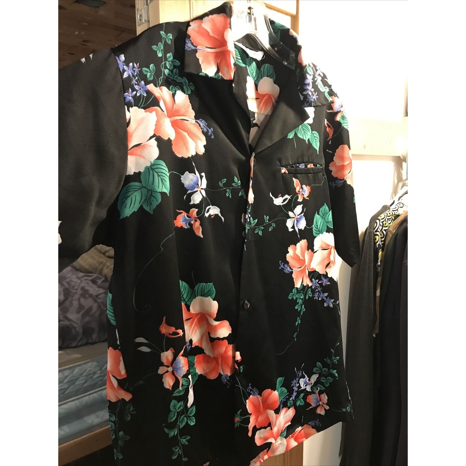 Hawaii Nei Honolulu Vintage Men’s L Black Floral Short Sleeve Button Shirt