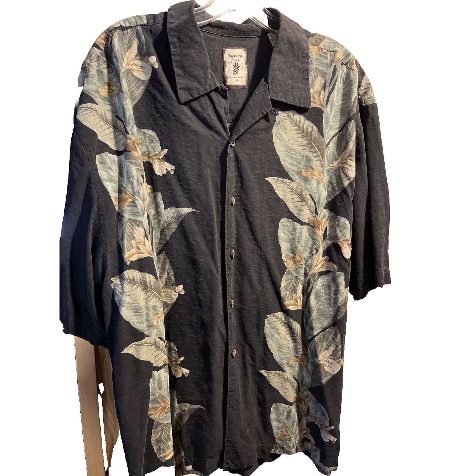 Jamaica Jaxx Men’s XL Black Floral Silk Short Sleeve Button Down Hawaiian Shirt